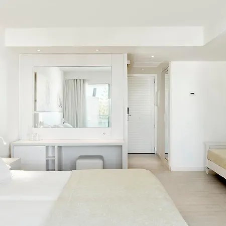מלון Iberostar Cristina